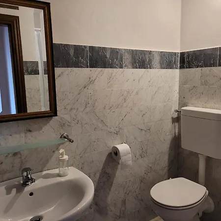 Vista Su Giardini Storici In Oltrarno Apartament